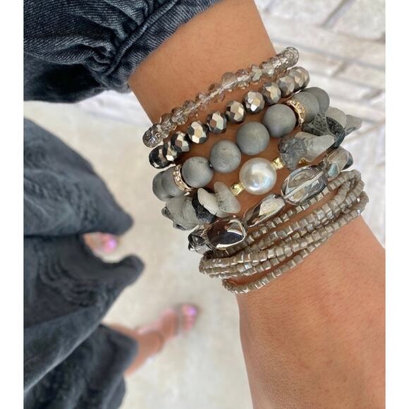 RETAIL $30 Kinsley Armelle Lina Collection Charcoal Bracelet - Picture 2 of 2